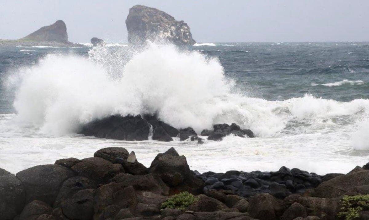 Rough coastal conditions on Jeju Island showing why travelers should check marine weather before visiting the shore