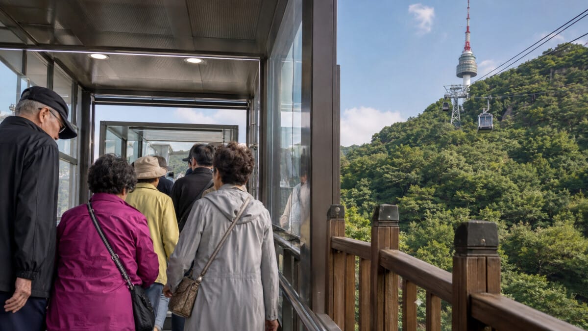 Namsan Orumi elevator and cable car access for reaching Namsan in Seoul