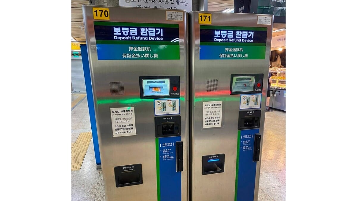 Single journey ticket machine at a Seoul subway station