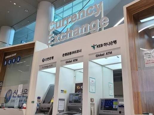 Currency exchange and Global ATM options when deciding how much cash to bring to Korea