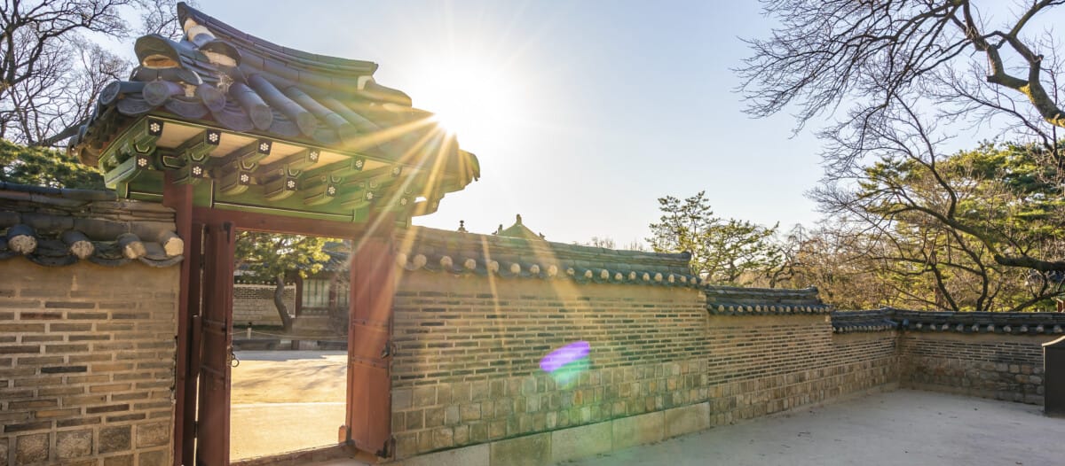 Traditional Seoul street near Jongno, Seochon and Bukchon