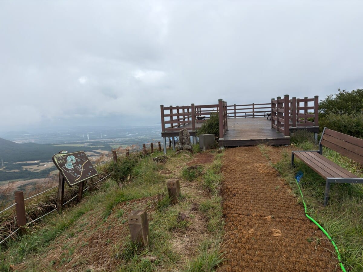 Final cloudy landscape view from Nokkome Oreum
